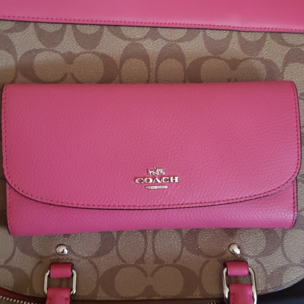 *MUST SELL* EUC Pink Tri-Fold Wallet